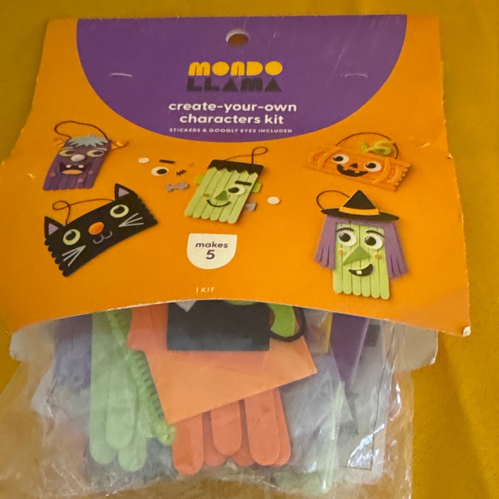 Mondo Llama Create-Your-Own Characters Kit